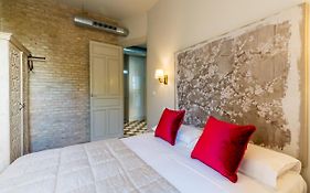 Dona Elvira Suites Cathedral